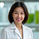 東大薬学博士、チーフサイエンティストの日本人女性のポートレート